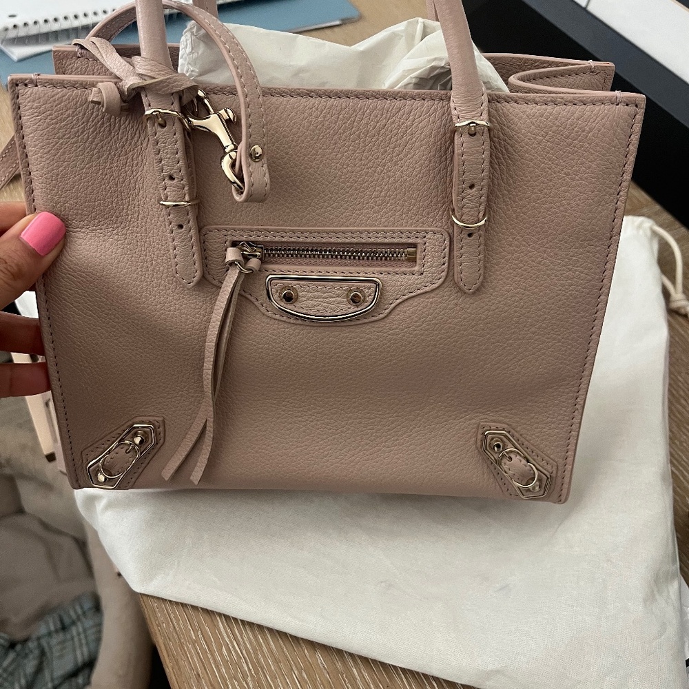 Balenciaga papier a4